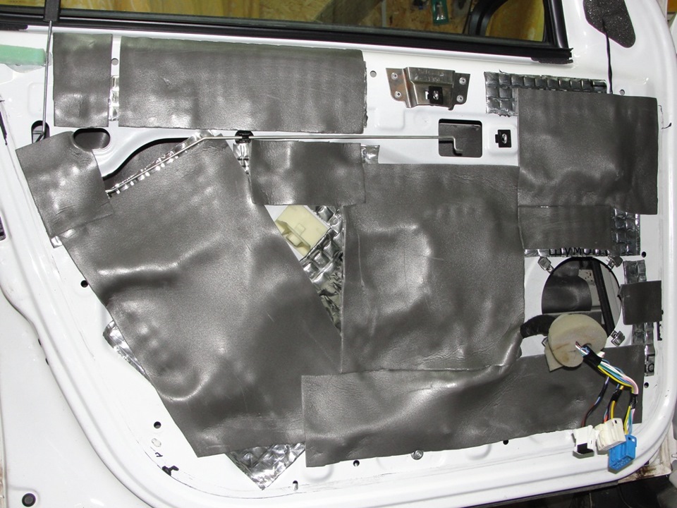 Шумоизоляция рено лагуна 3. Шумоизоляция дверей рено сандеро степвей 2. Шумоизоляция рено дастер. Logan 2 шумоизоляция. Шумоизоляция рено логан 1.