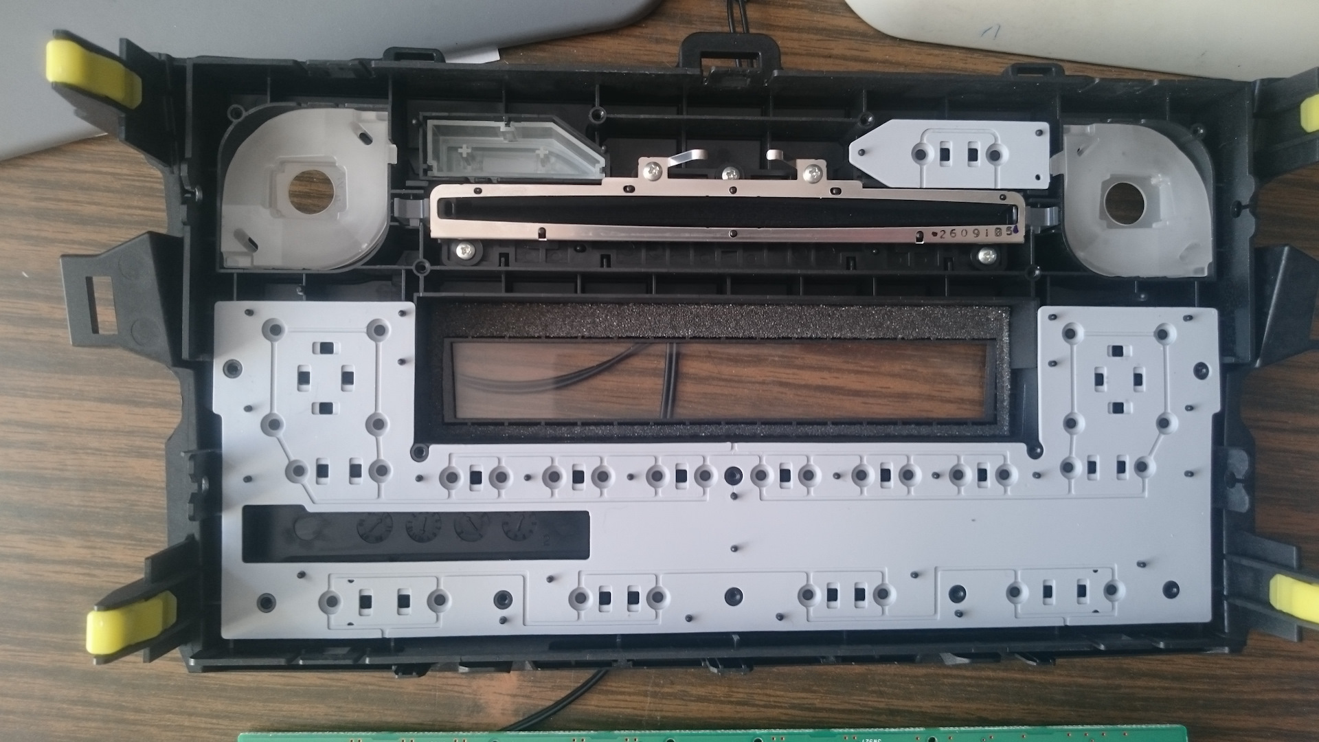 36. Кнопка MUTE на штатном ГУ — Toyota Corolla (140/150), 1,6 л, 2011 ...