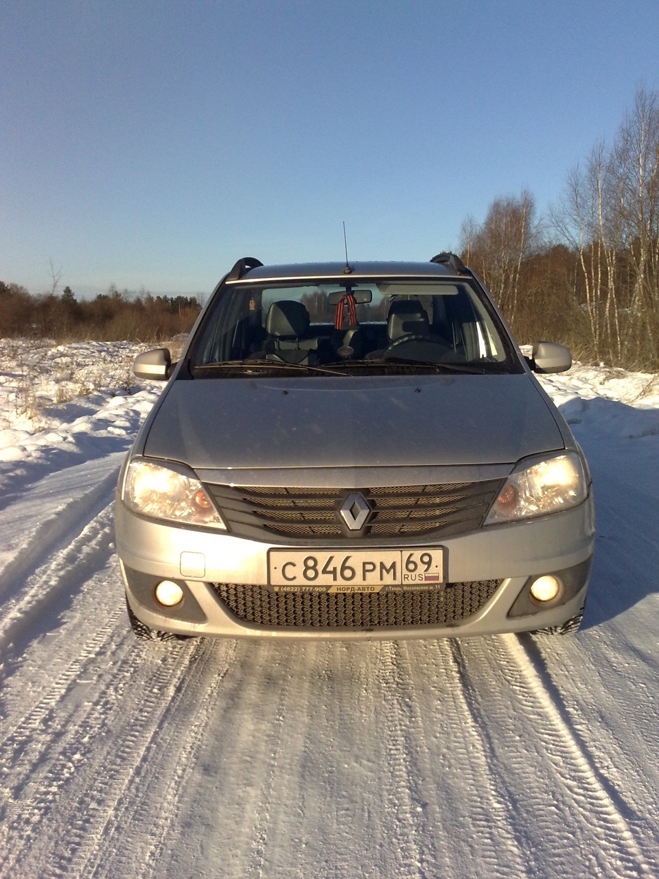 Поездка на дачу в последний день осени. — Renault Logan (1G), 1,6 л ...