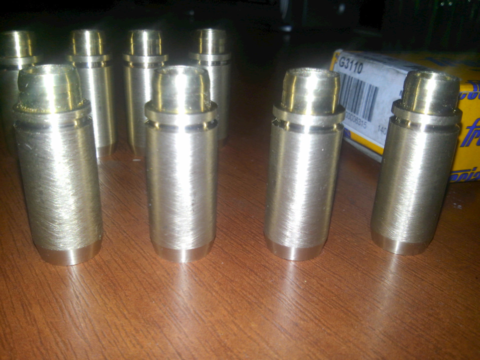 УЖЕ ПЕРЕДЕЛАННЫЕ ПОД ВАЗ — Бронзовые направляющие клапанов от ALFA ROMEO G3110 — Lada 21093i. Запчасти на фото: G3110