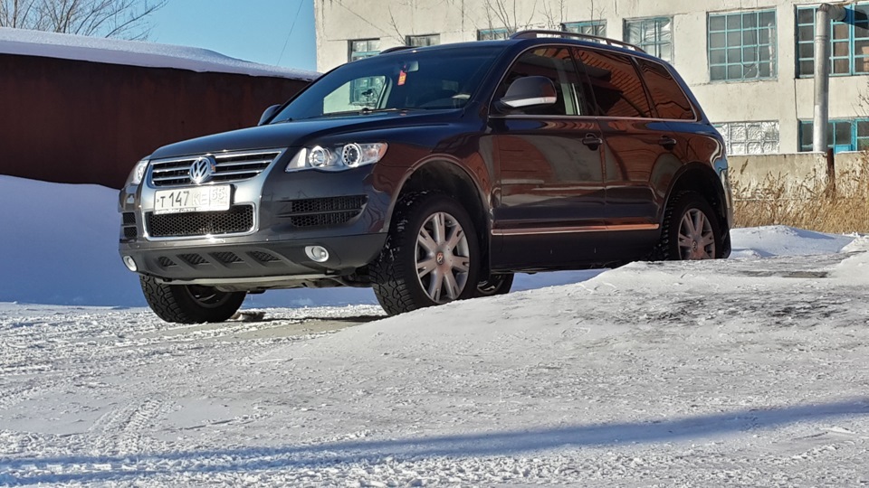 Слушать туарег. Touareg драйв 2. Туарег тюнинг. Лифт подвески Туарег 1. Туарег на кирпичах.