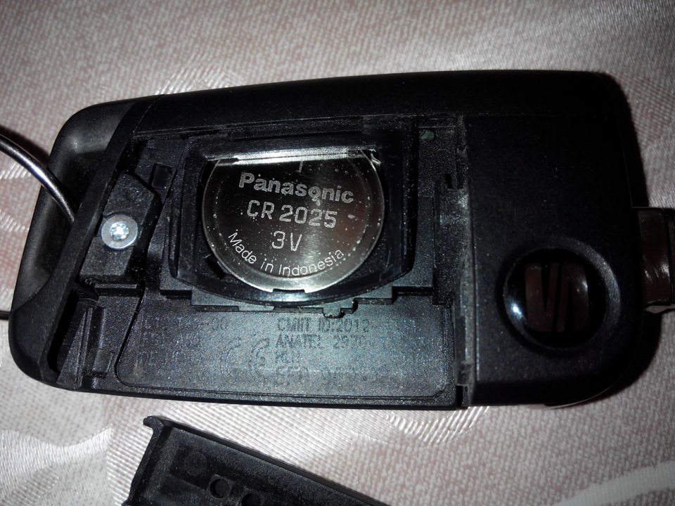 Change the key battery — SEAT Leon (Mk III), 1,2 л, 2014 года