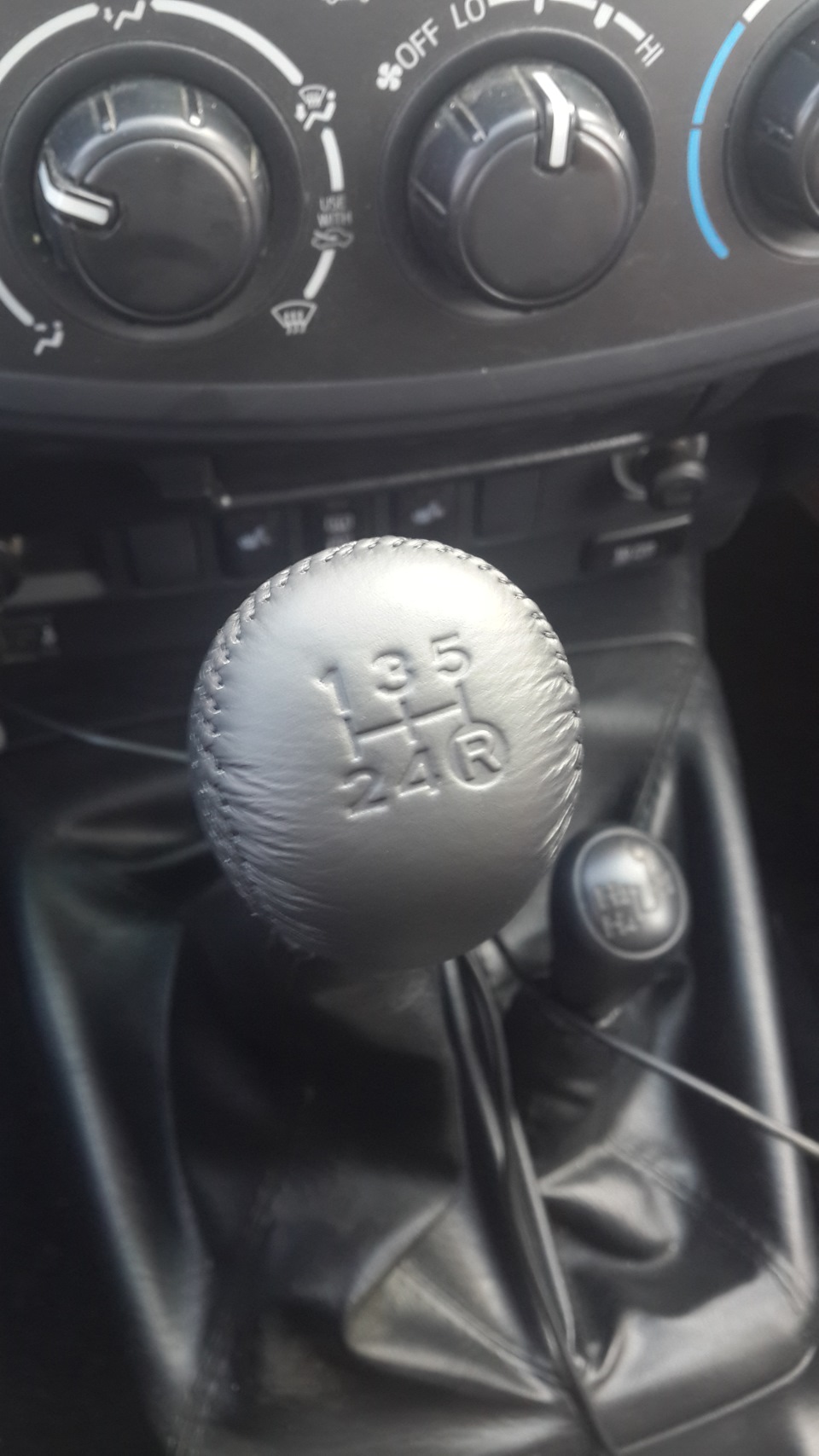 Как снять коробку передач тойота хайлюкс Замена ручки кпп - Toyota Hilux (7G), 2,5 л, 2014 года визит на сервис DRIVE2