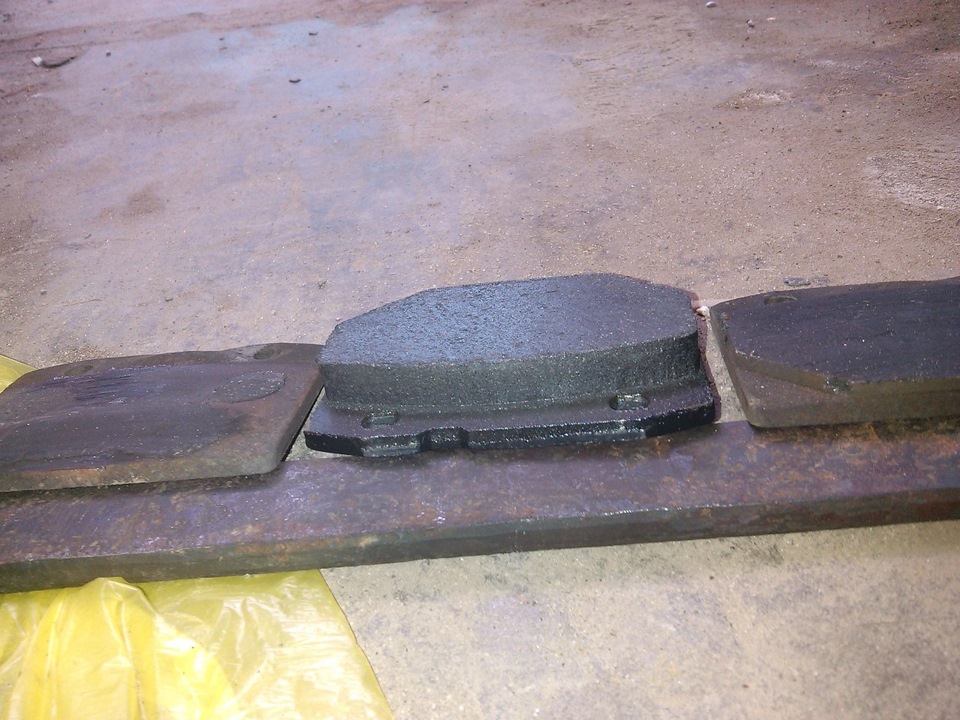 Тормоза перед | Поменял передние колодки, так как … — Lada 21074, 1,6 л ...