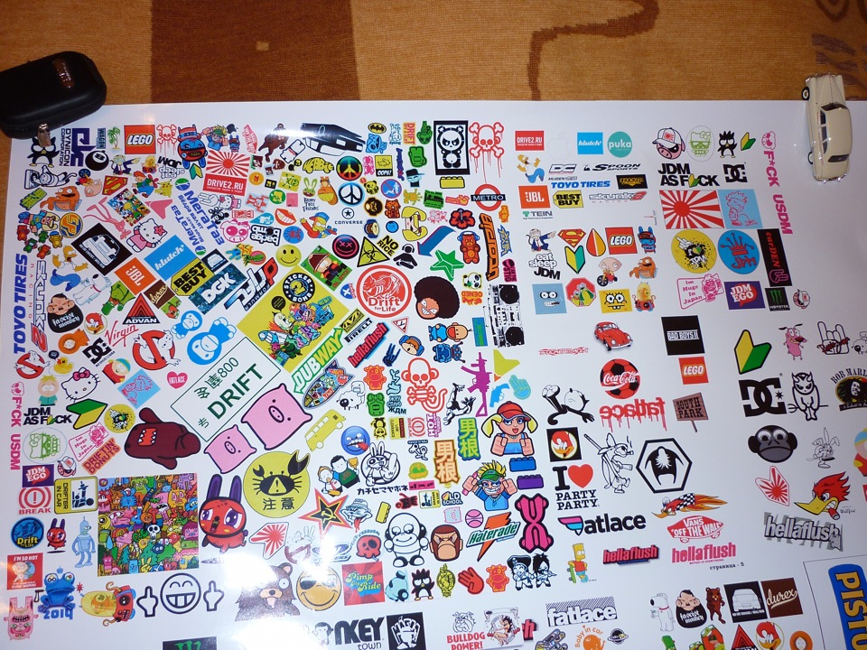 дизайнерские стаканы в пятерочке за рубль. наклейки по 1 штуке. наклейки за 1 рубль. дизайнерские стаканы в пятерочке. наклейки за 1 рубль.