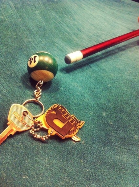 ребят !подскажите как ключ из зажигания вытащить?сломался прям там ...