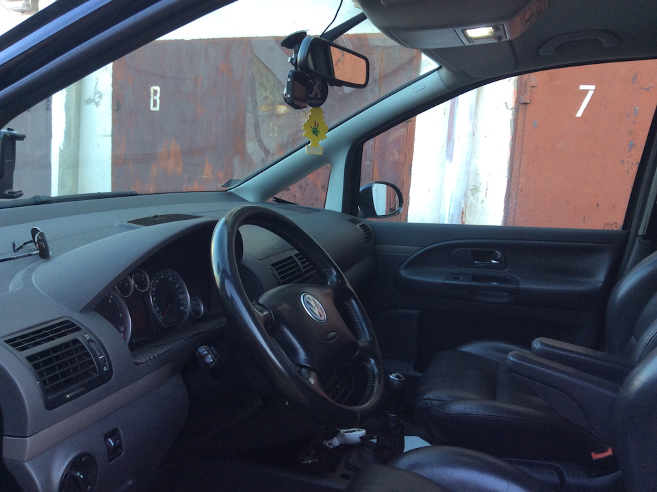 Временное освещение при закрывание машины — Volkswagen Sharan (1G), 2 л ...