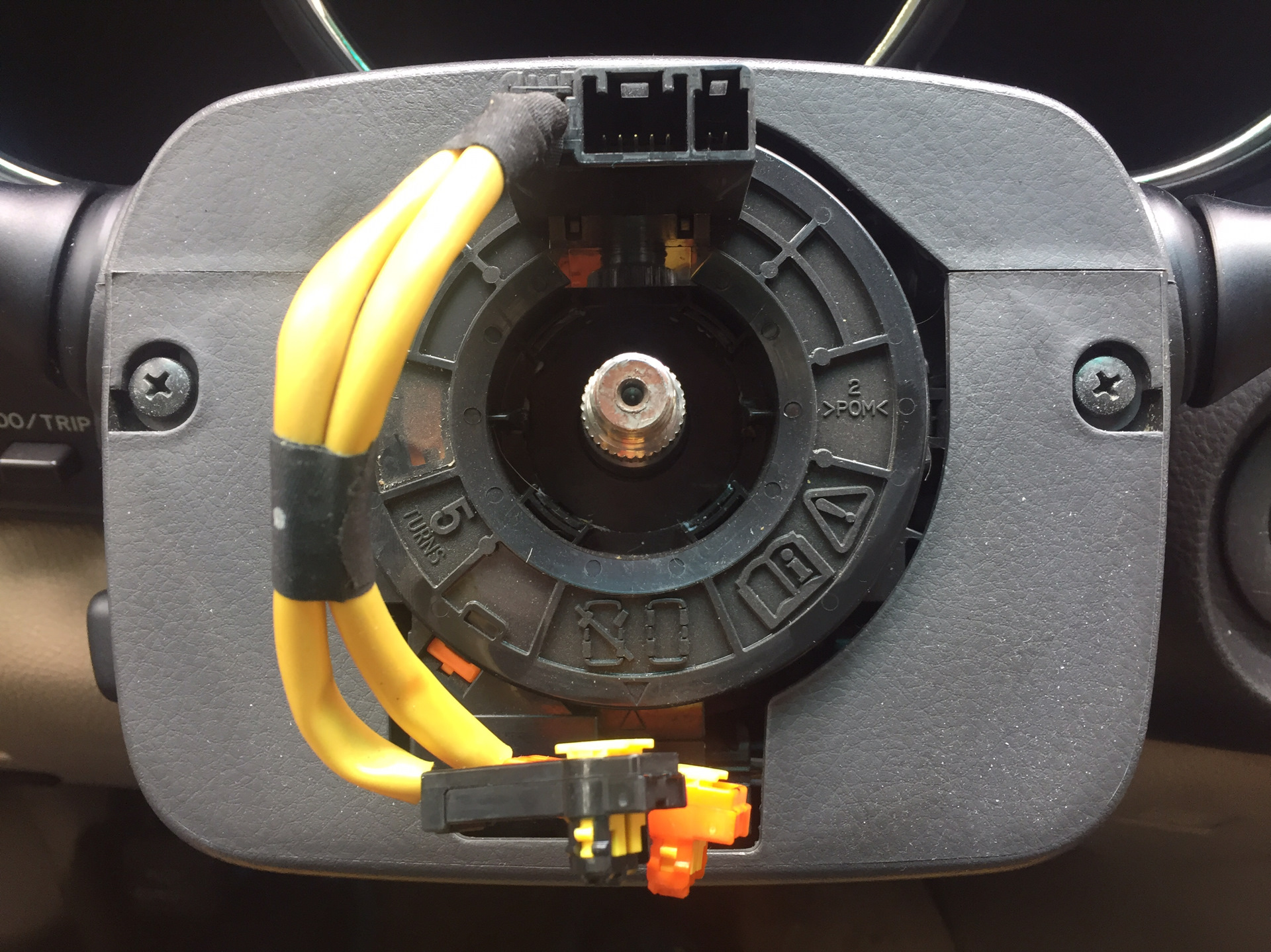 подрулевой шлейф тойота auris. замена шлейфа руля. рулевой шлейф. разъем подогрева руля подрулевого шлейфа хундай h1. замена шлейфа руля.