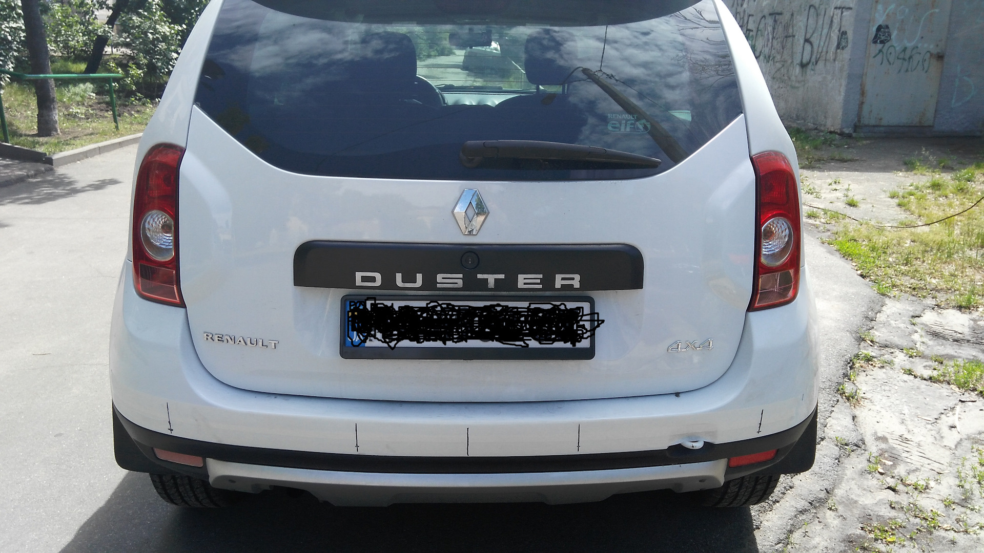 Задний парктроник дастер. Парктроник Renault Duster. Задний парктроник Рено Дастер. Парктроник Дастер Рестайлинг. Датчики парковки передних Рено Дастер.