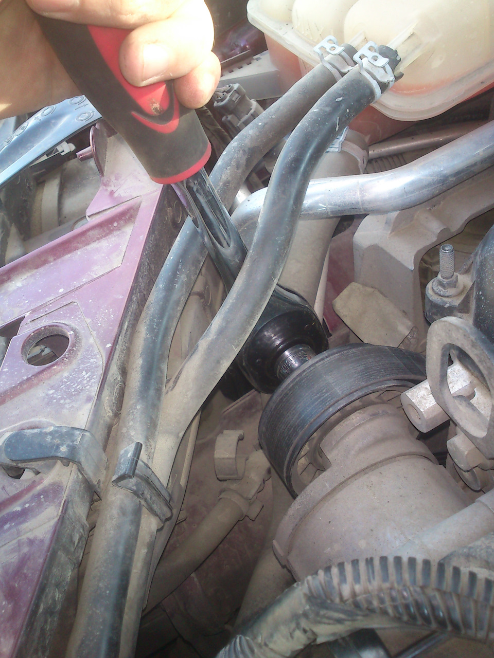 Трещётку пропустил через шланги — Ford Focus Hatchback II