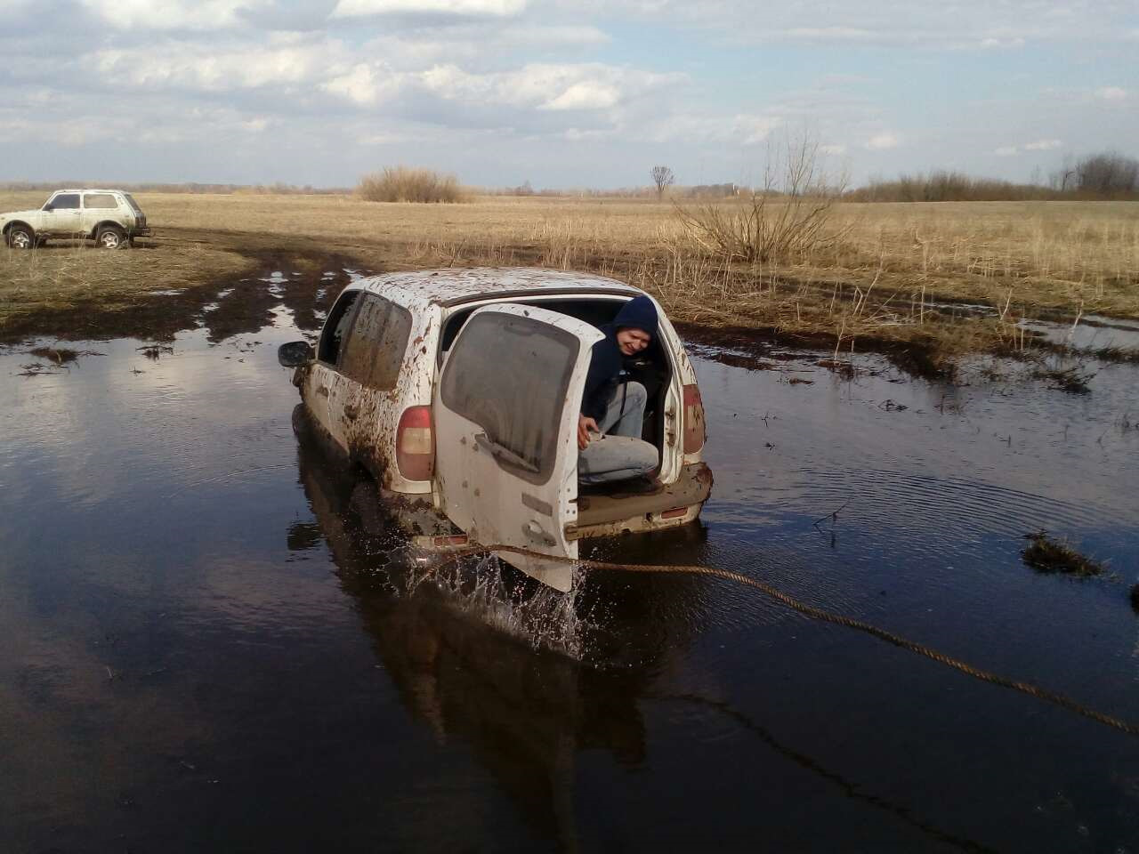 Нива Шевроле застряла в грязи