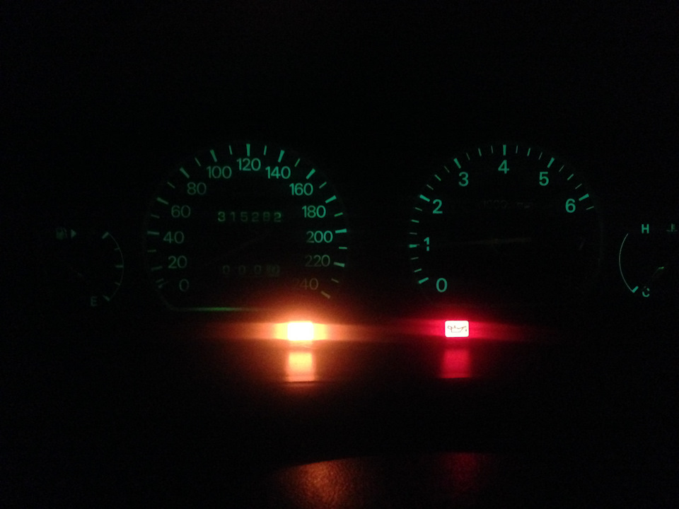 Загорелась лампочка давления масла( — Mitsubishi Galant (8G), 2 л, 1997 ...