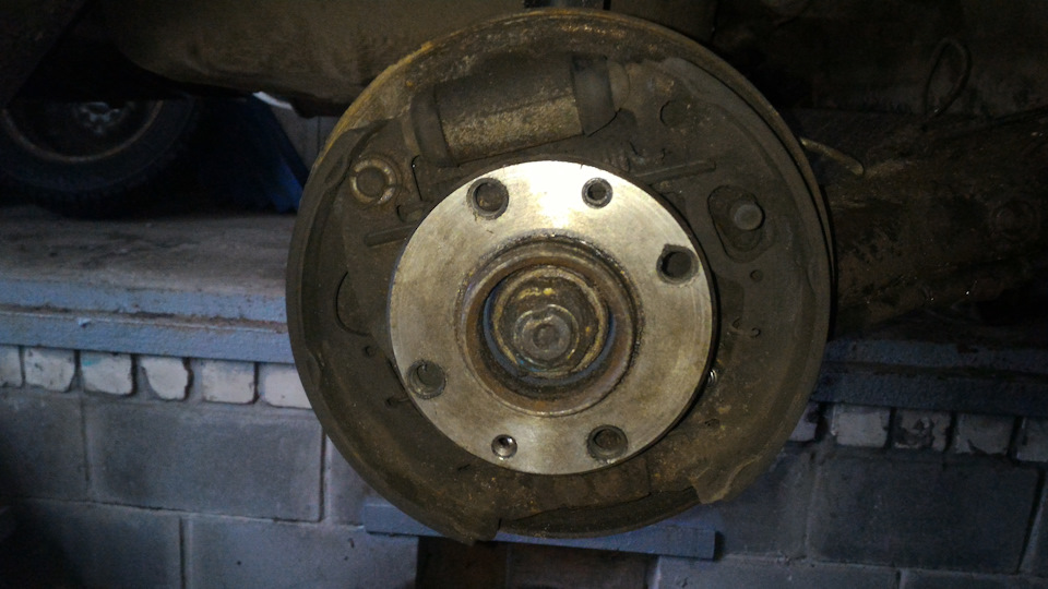 Замена задних колодок и троса ручника — Lada Калина Спорт, 1,4 л, 2008 ...