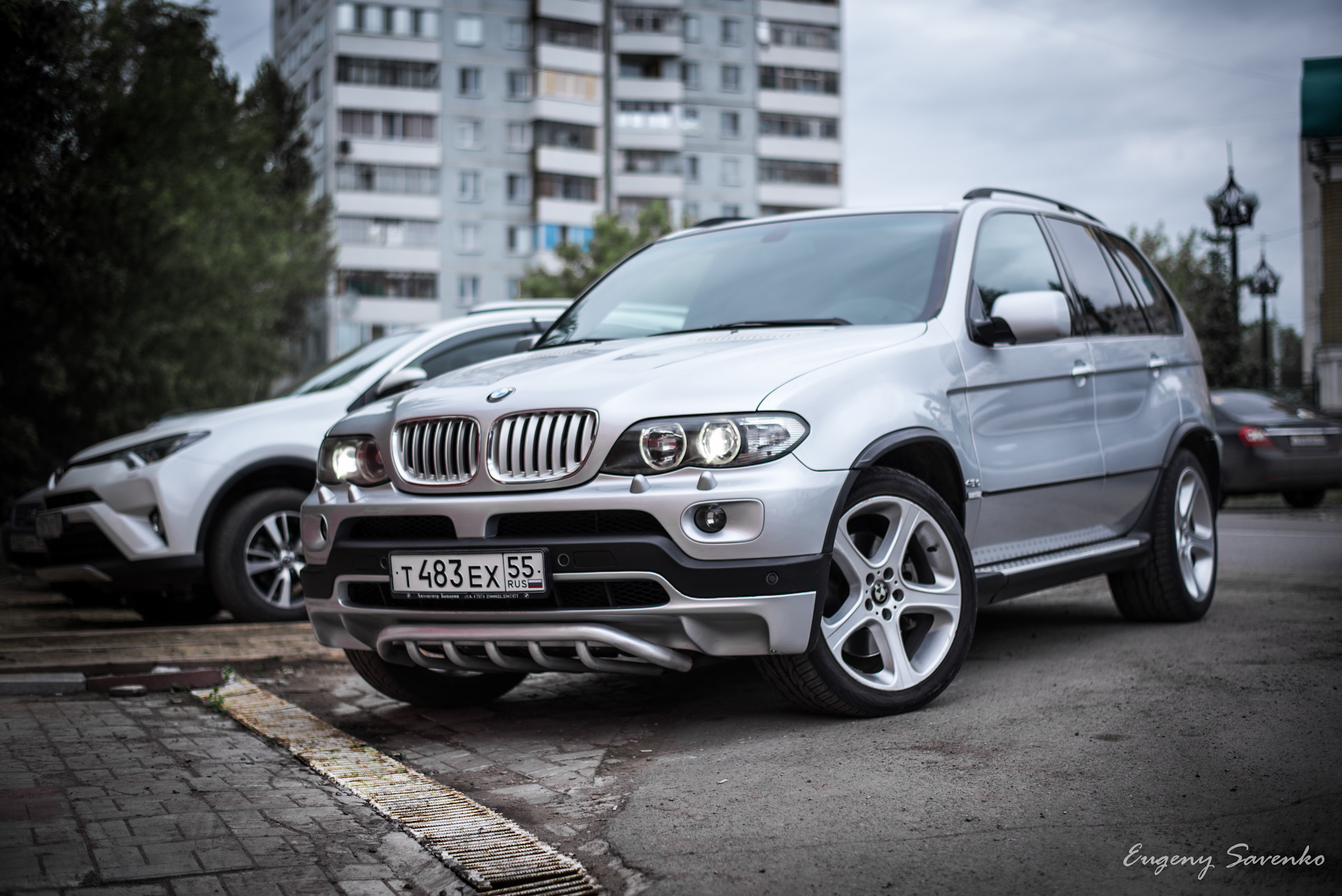 Обзор x5. BMW x5 e70 Titansilber. Е53 4.8 is серебристый. БМВ х5 е53 Titansilber Metallic 354/7. X5 e53 4.8is серебряные.