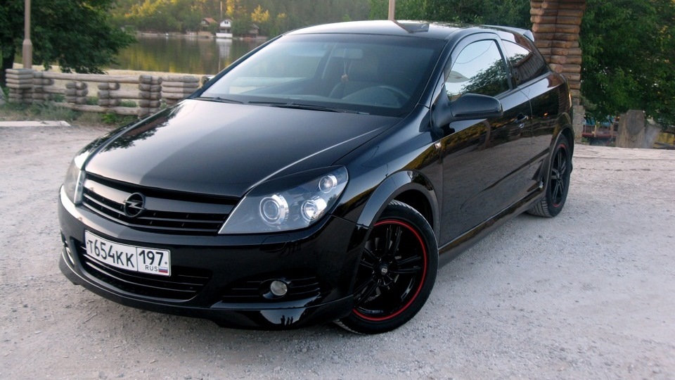 Opel Astra h черная