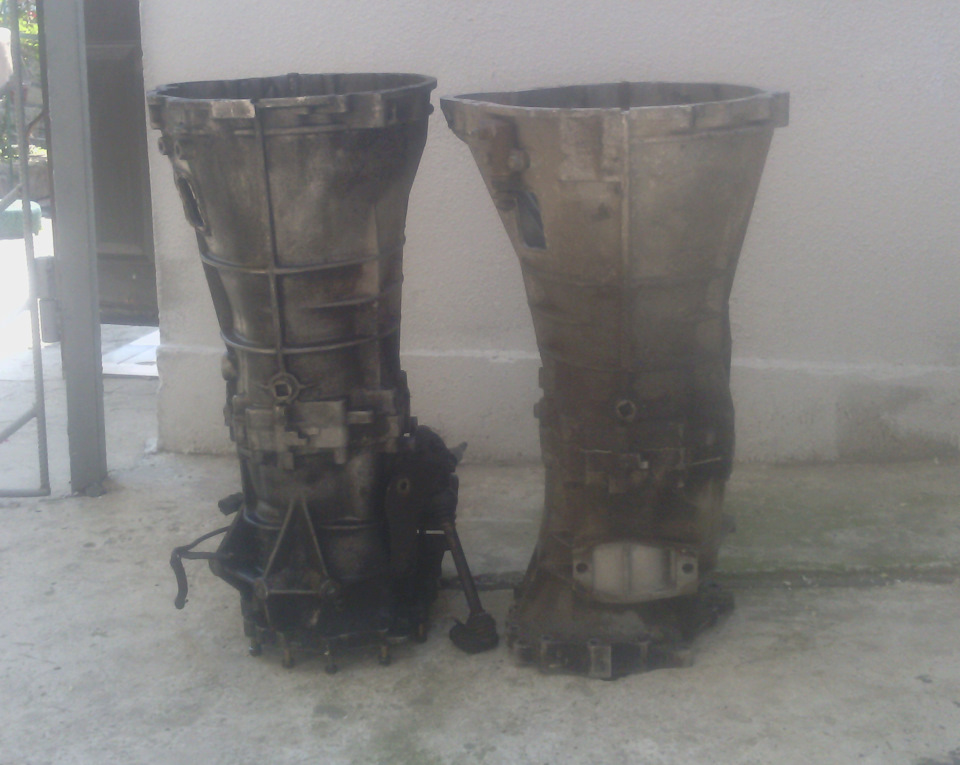 разные крепления под подушку коробки — Nissan Terrano I