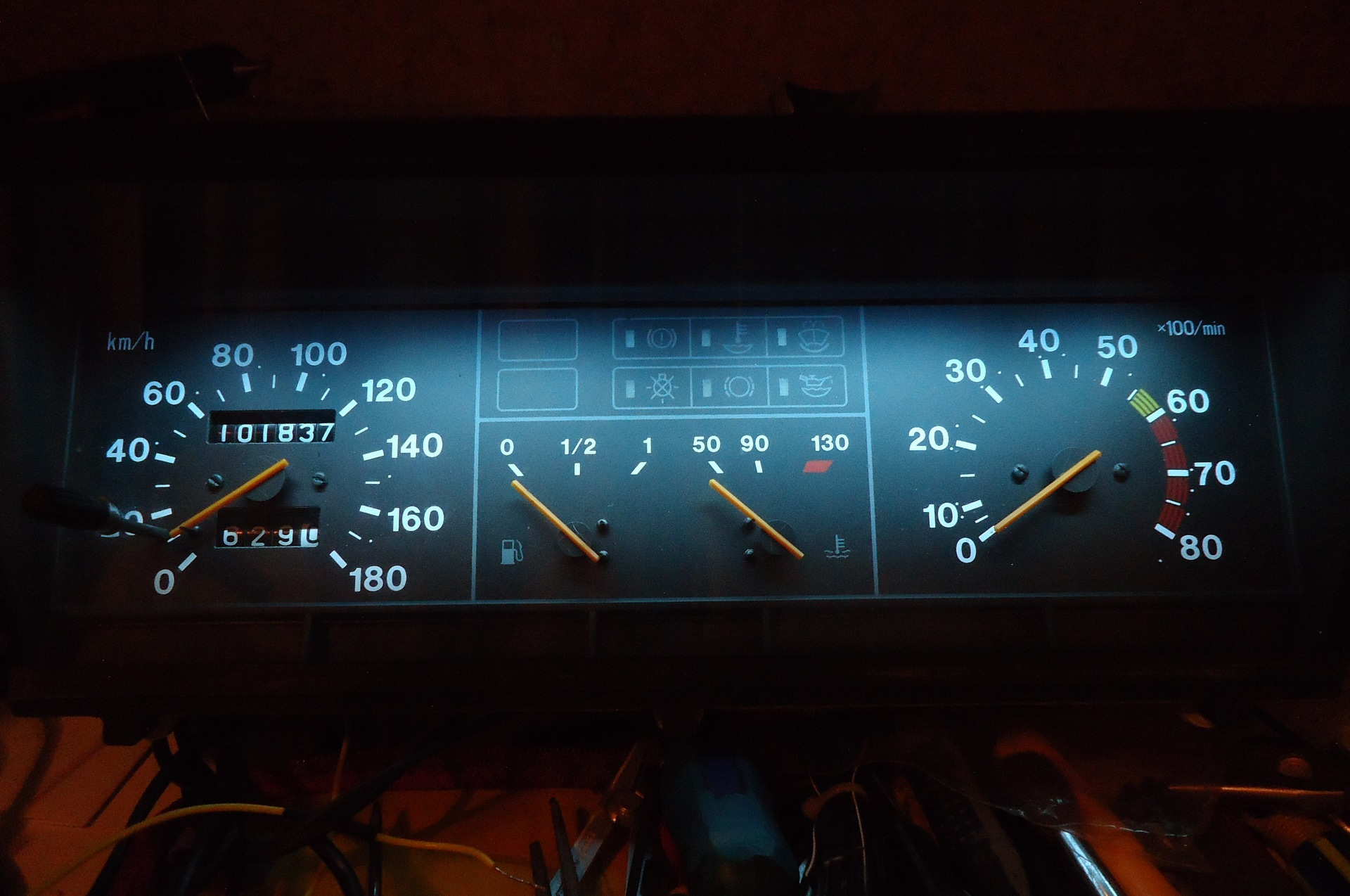 Тахометр ваз 21099. 2109 прыгает тахометр. 2109 прыгает тахометр. Тахометр ваз 21099. Тахометр оборотов ваз 2109.