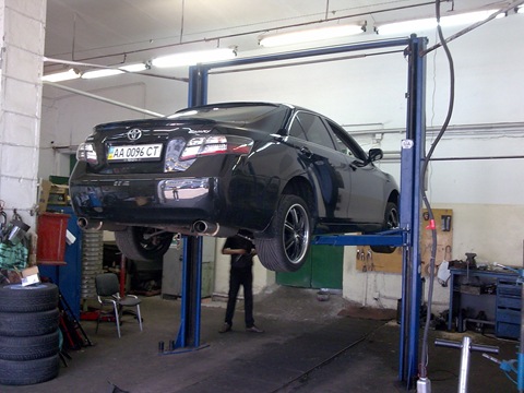 Installing brakes  - Toyota Camry 24L 2007