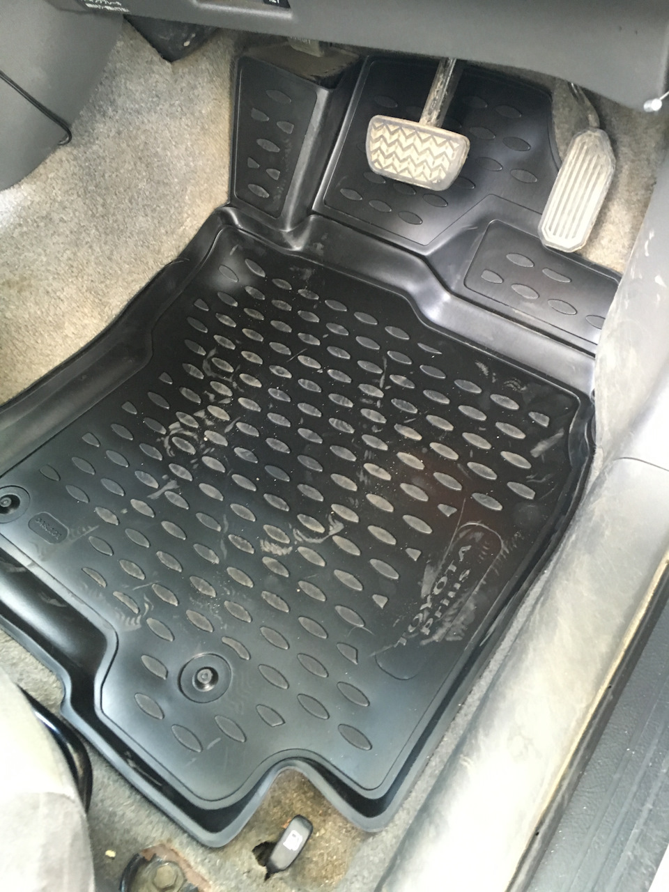Коврики — Toyota Prius (20), 1,5 л, 2006 года | аксессуары | DRIVE2