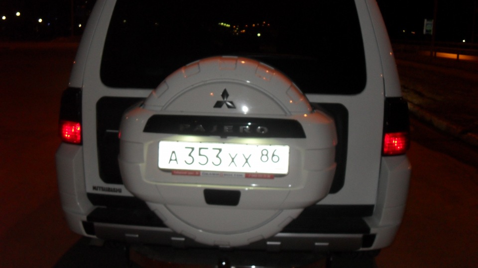 Mitsubishi pajero белый