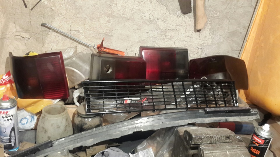 Тонировка темным лаком задних фанарей — Audi 80 (B3), 1,8 л, 1991 года ...