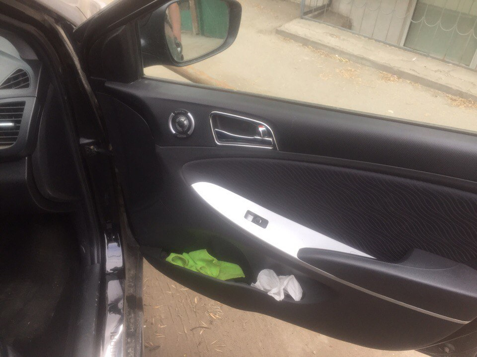 задние пищалки в hyundai solaris задние пищалки в hyundai solaris