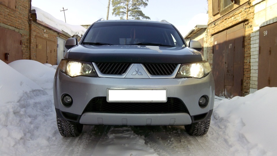 заменил лампы ближнего света — Mitsubishi Outlander XL, 2,4 л, 2008 ...