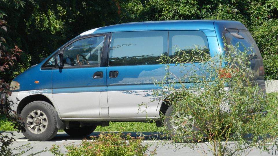 mitsubishi delica (l400) с левым рулём