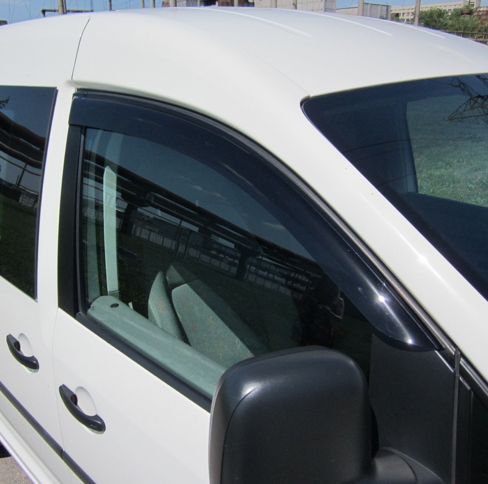 Ветровики — Volkswagen Caddy (3G), 1,9 л, 2008 года | аксессуары | DRIVE2