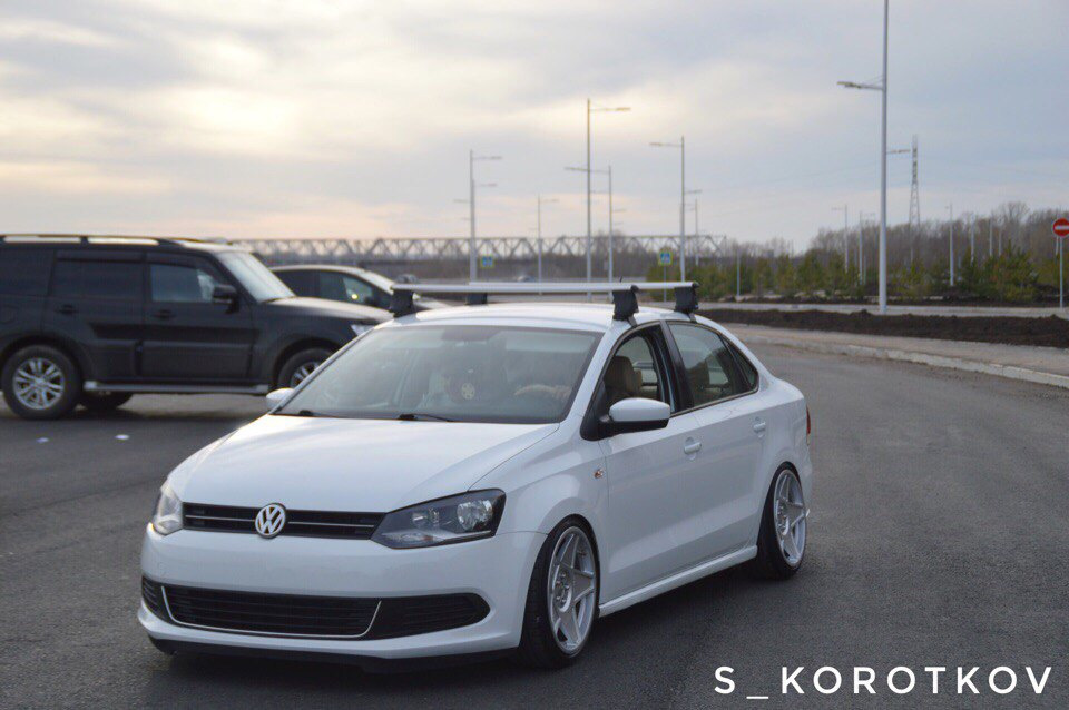 Volkswagen Polo sedan stance