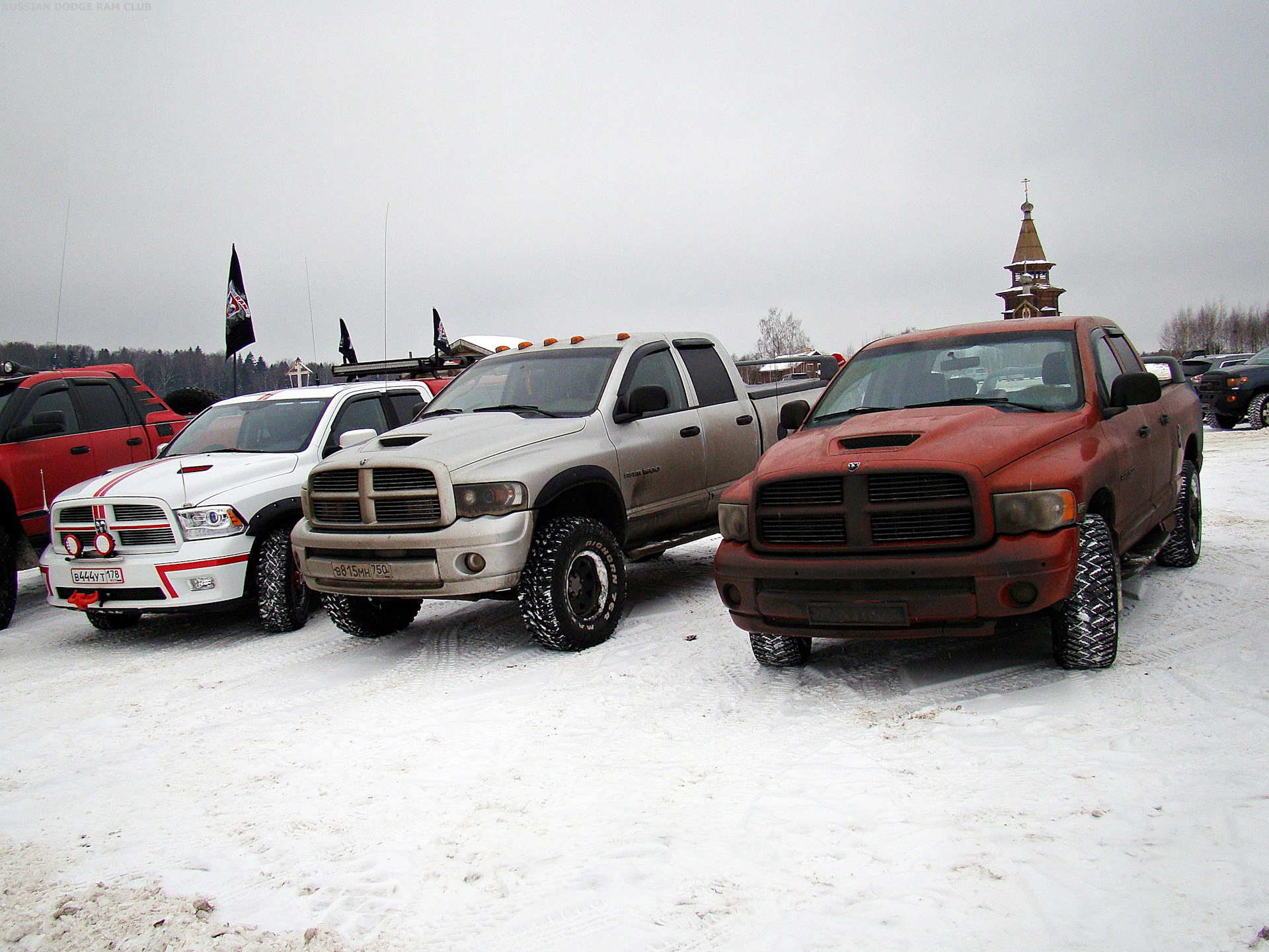 Тойота тундра рам. Dodge Ram vs Toyota Tundra. Додж рам и Тойота тундра. Toyota Tundra или dodge Ram 1500. Додж рам 2500 или Тойота тундра.