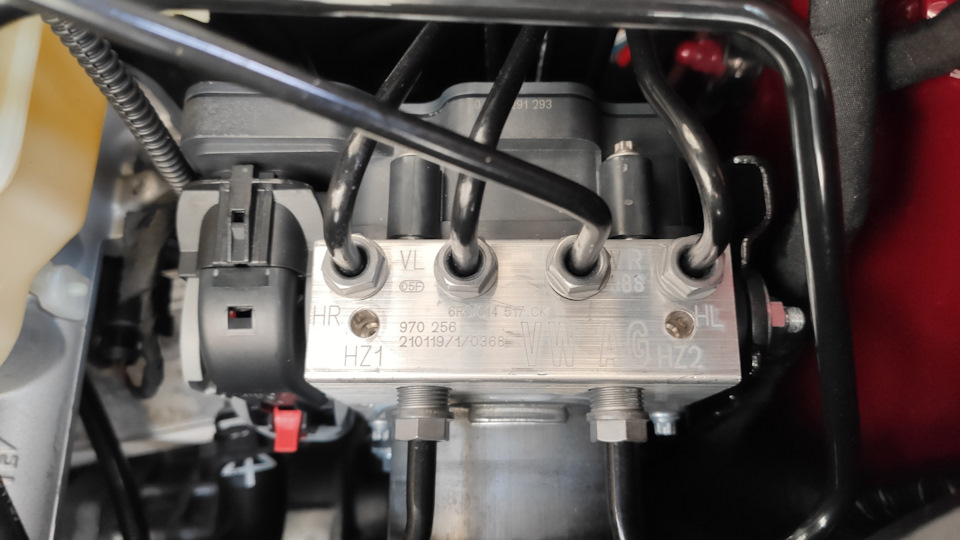 Опция "Ассистент подъема в гору" — Skoda Rapid (2G), 1,6 л, 2021 года ...