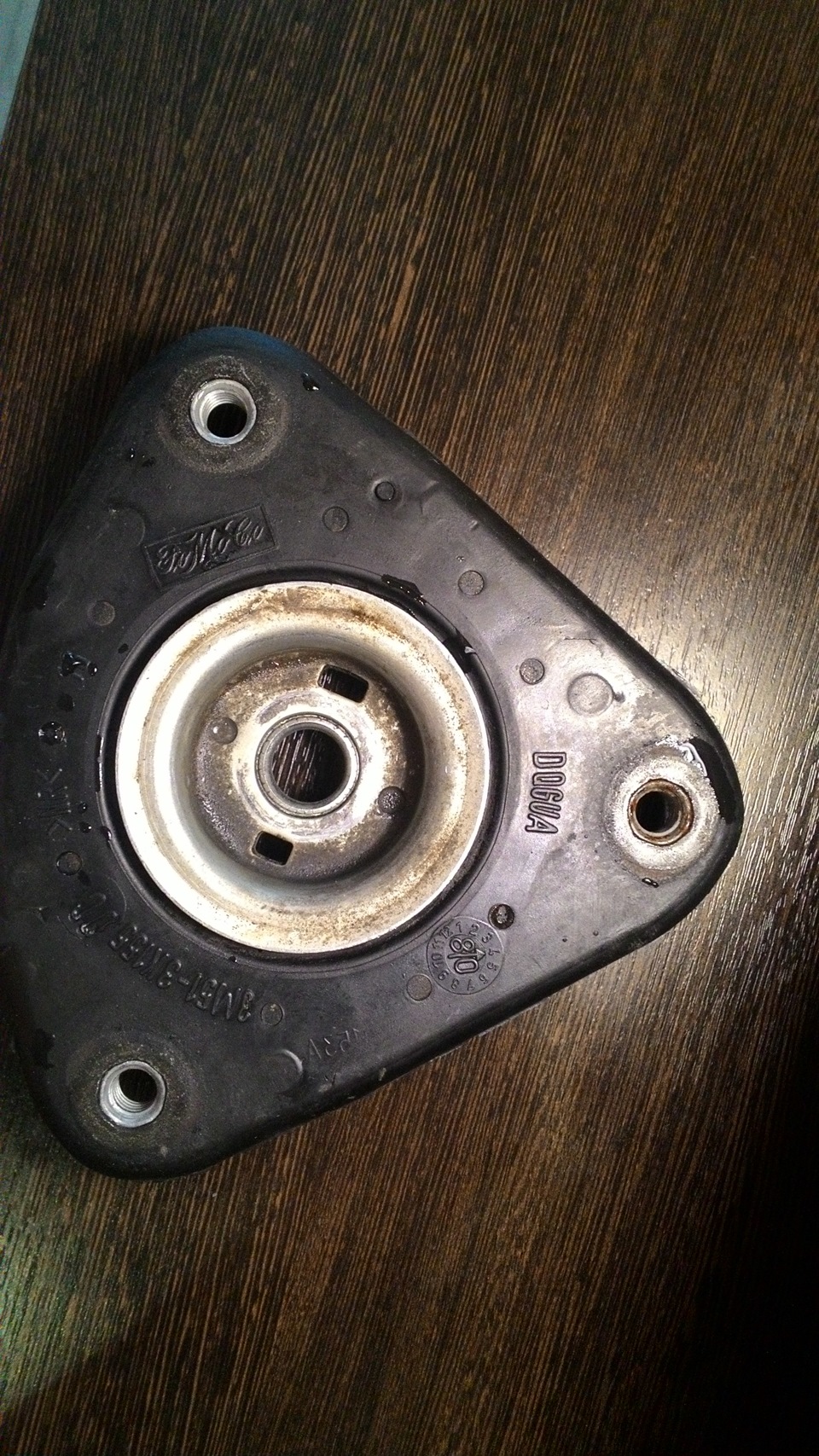 потек правый передний амортизатор — Ford Focus II Hatchback, 1,6 л ...