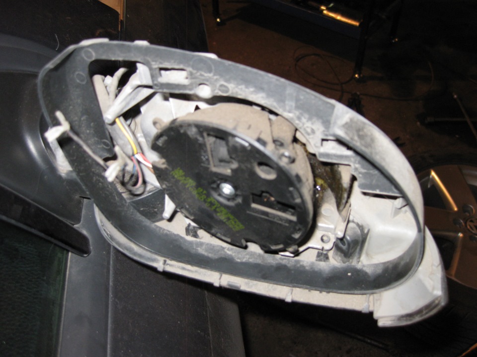 Замена повторителя поворота на боковом зеркале — Volkswagen Passat B6 ...