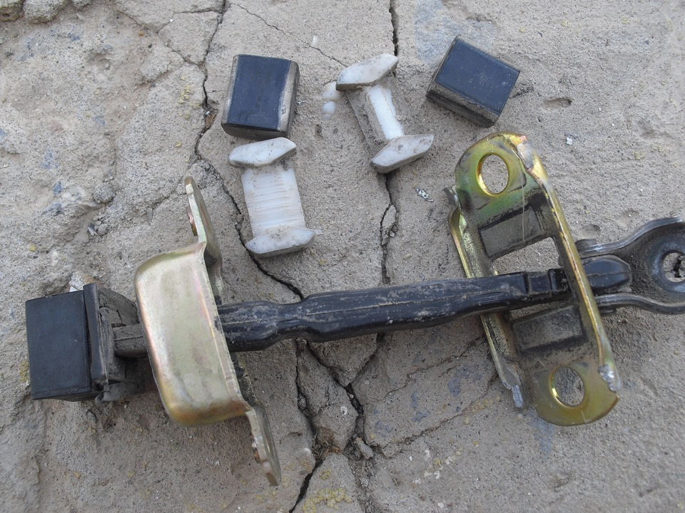 Дверные ограничители — Mitsubishi Lancer IX, 1,6 л, 2005 года ...