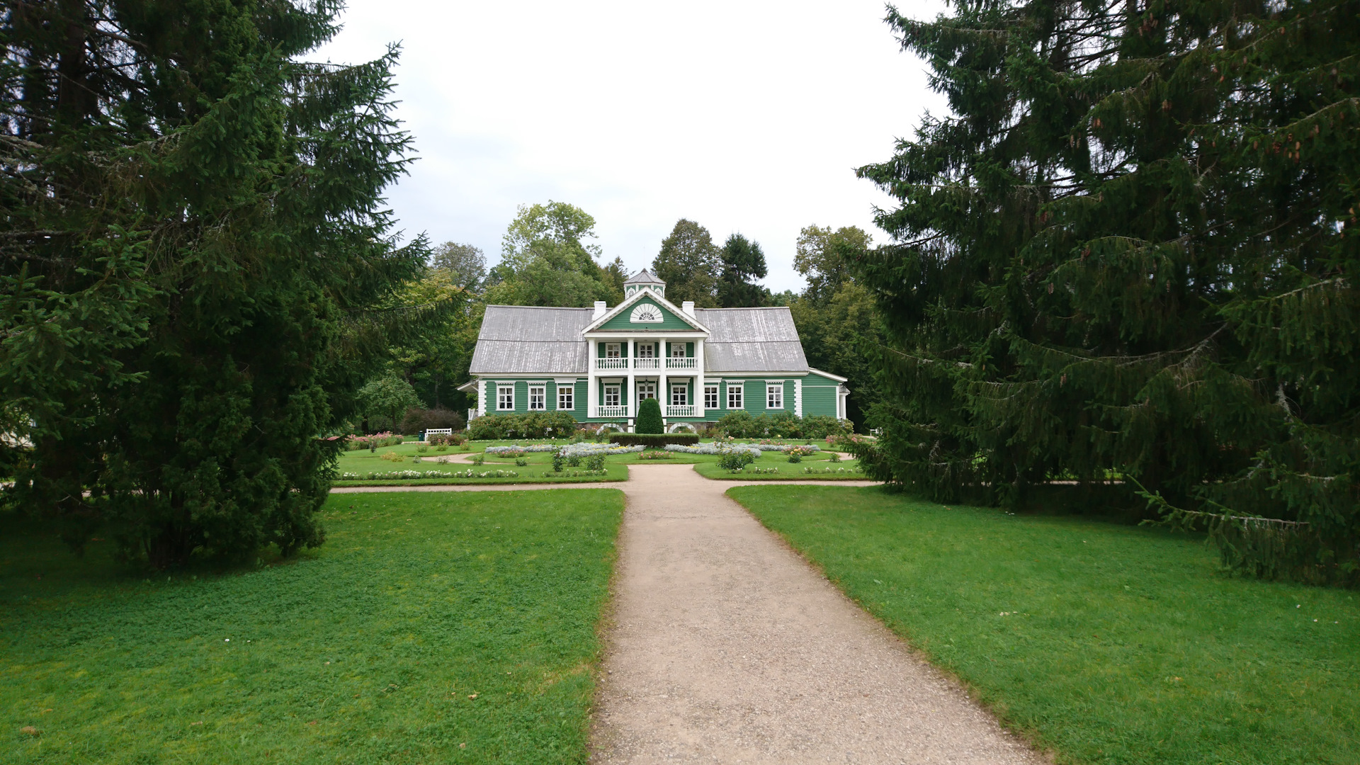 печоры псков. бугрово пушкинские горы. псково-печерский монастырь усыпальница иоанна. экскурсия псков изборск печоры. псково-печерский монастырь осень.