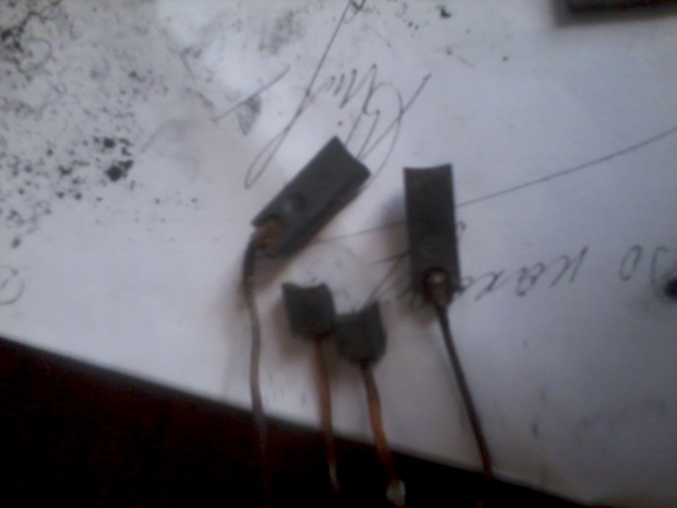 поменял щетки в реле генератора — Volkswagen Passat B4, 1,8 л, 1994 ...