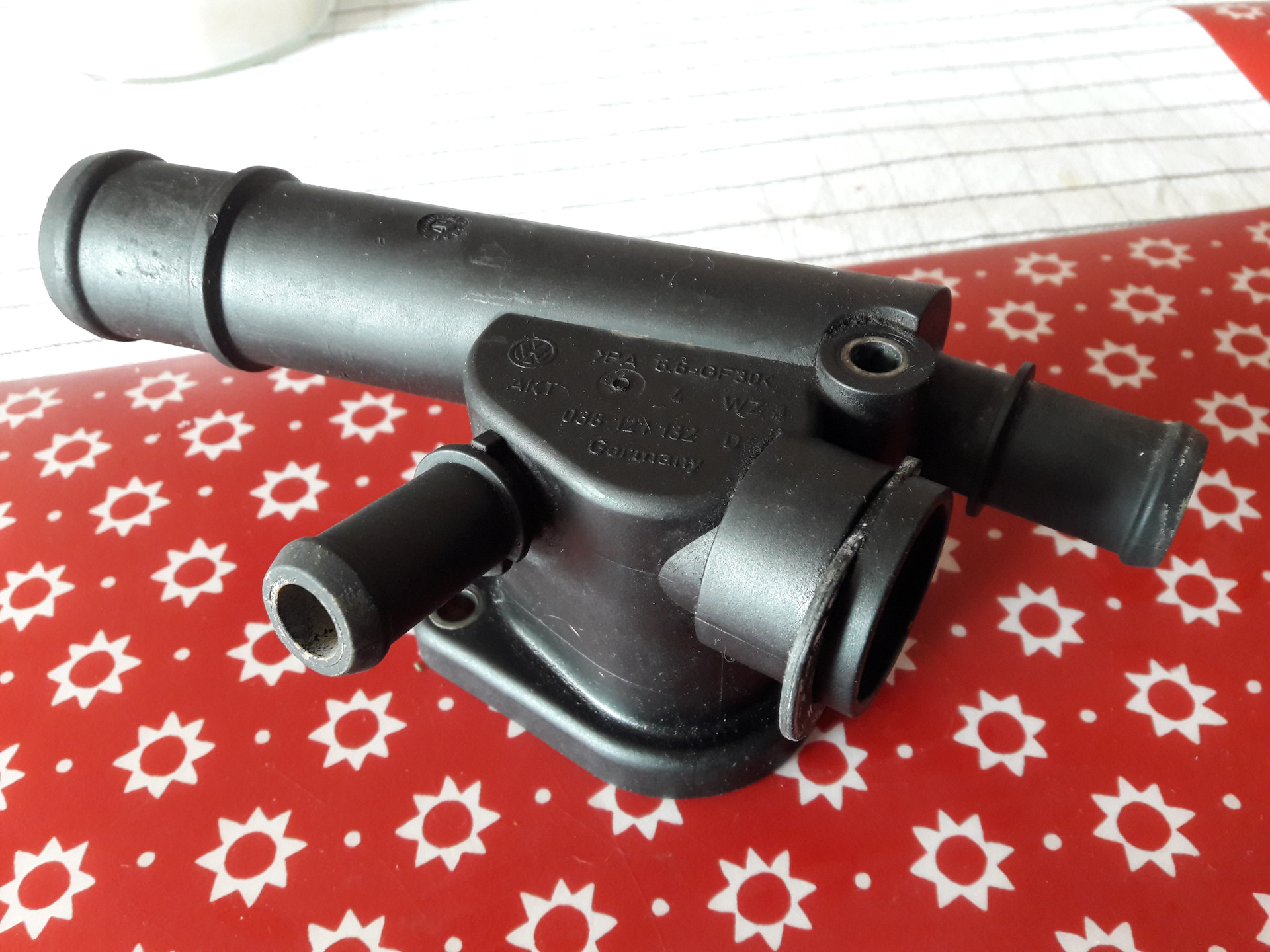 тройник системы охлаждения ока-11. ауди а4 фланец системы охлаждения. коллектор выпускной ман тгс. фланец тройник ауди а4 б5. тройник системы охлаждения ауди а4 б6 1.