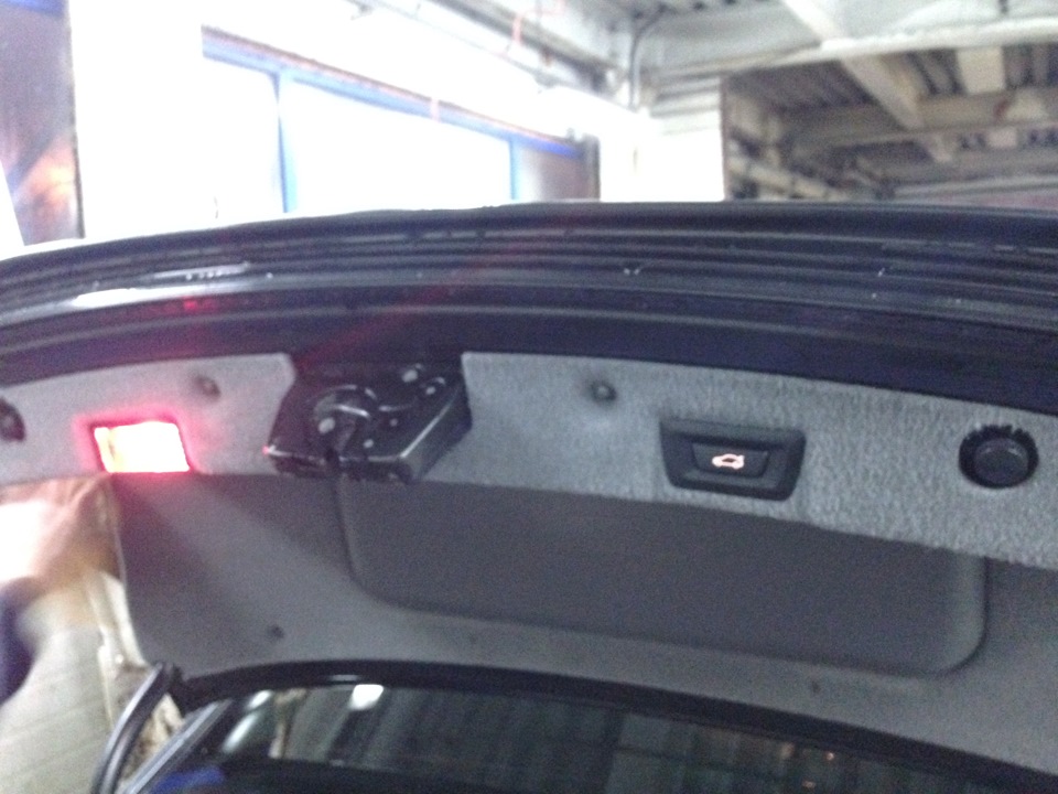 Закрытие багажника с кнопки, как это выглядит и действует… — BMW 7 ...
