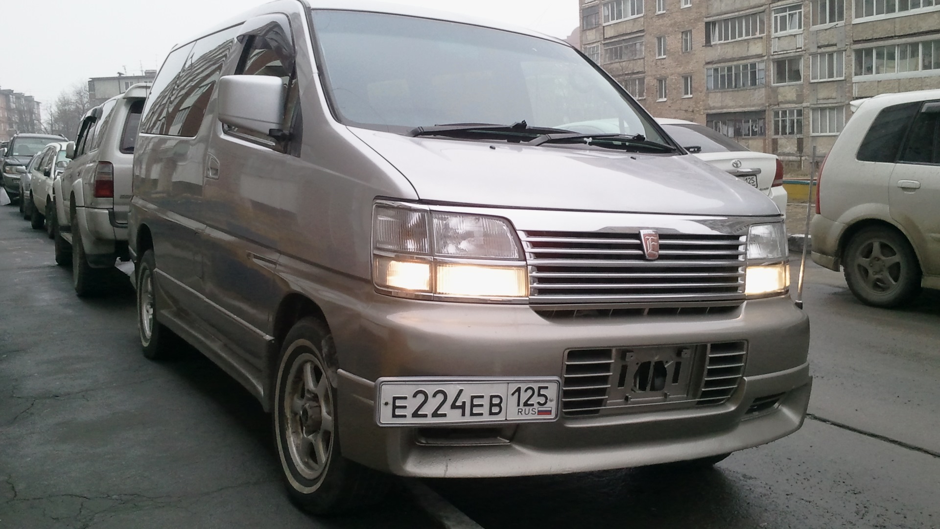 Nissan Elgrand e50