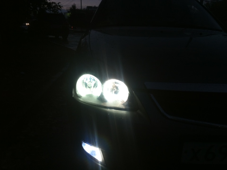 Покраска Фар + Ангельские глазки — Lada Приора хэтчбек, 1,6 л, 2012 ...