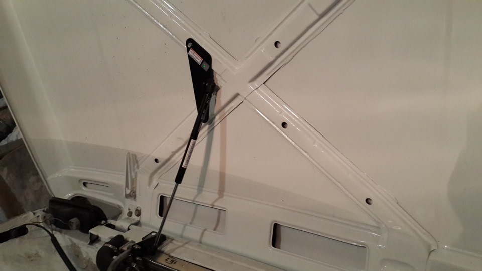 Установка газового упора капота! — LADA 4x4 3D, 1,6 л., 1987 года ...