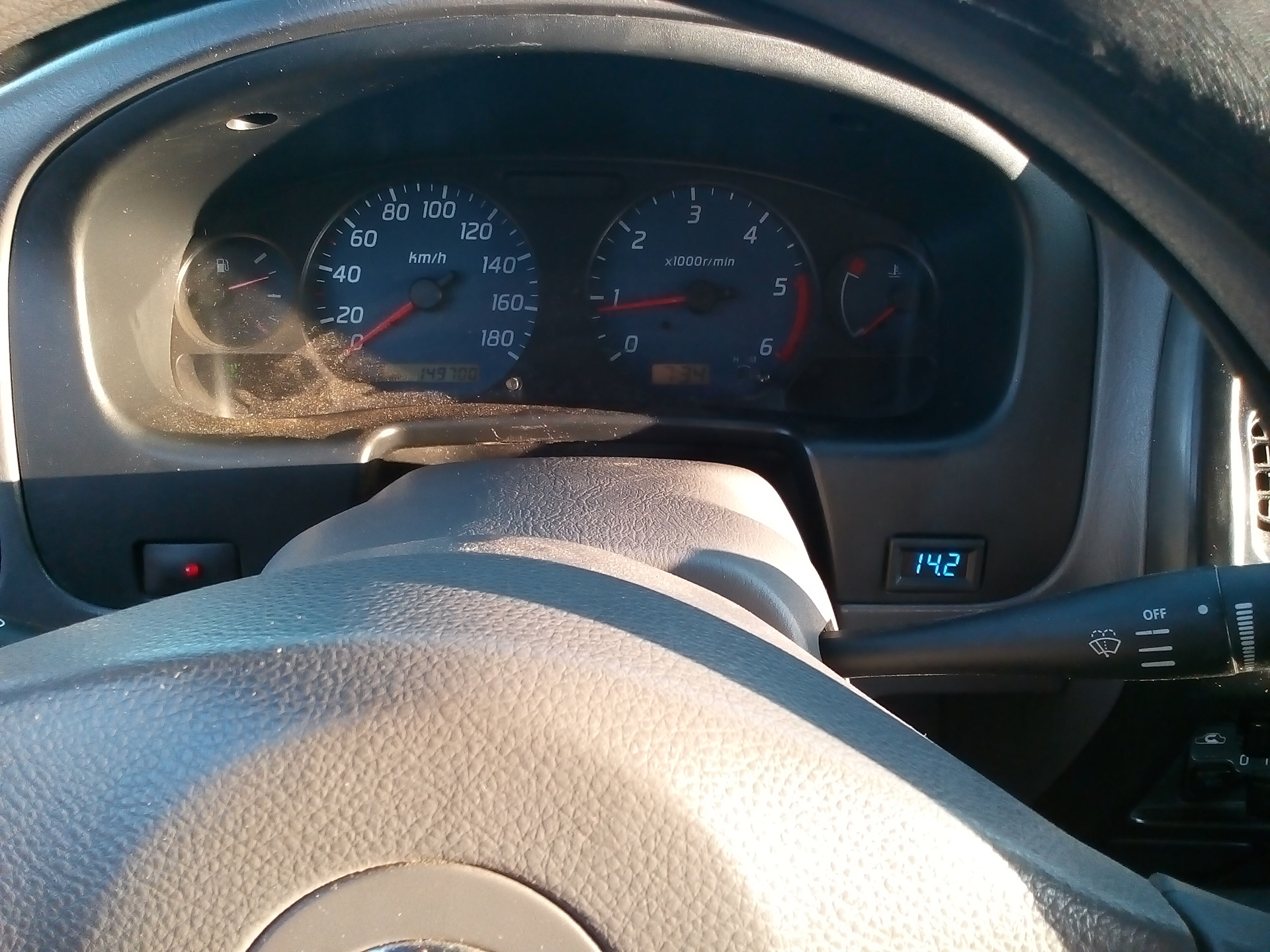 ВольтКонтроль! — Nissan NP300, 2,5 л, 2008 года | стайлинг | DRIVE2