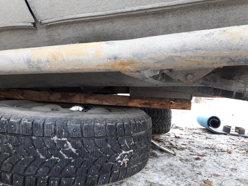 Замена зад.тормозов и вопрос чем покрыть пороги? — Chevrolet Niva, 1,7 ...