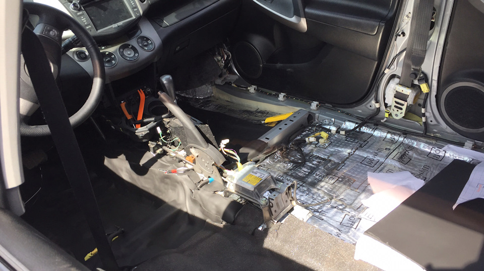 Начал клеить второй слой — Toyota RAV4 (III)