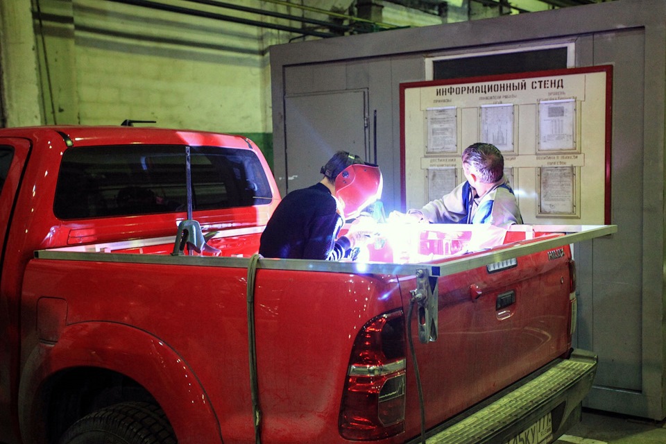 Фото в бортжурнале Toyota Hilux (7G)