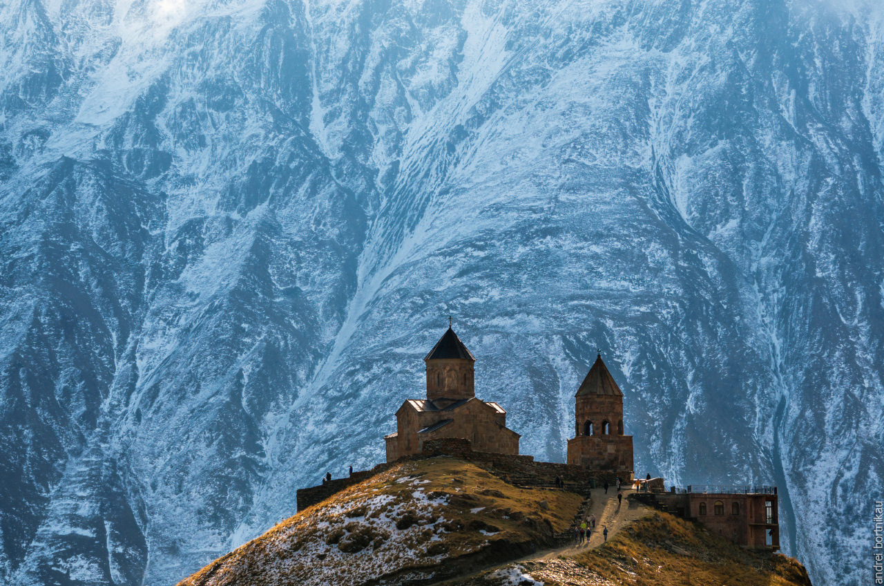 Церковь в горах фото