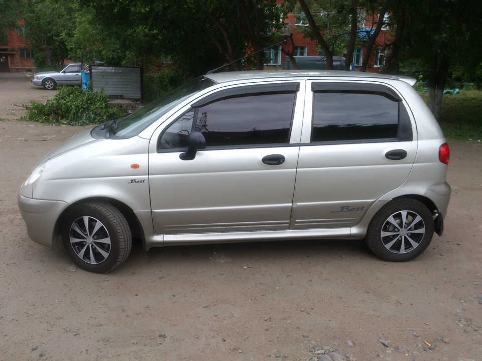 Matiz 100. Тонированный серебристый Матиз. 100 Тонировка Matiz. Дэу Матиз тонировка. Серебристый Матиз бункер.