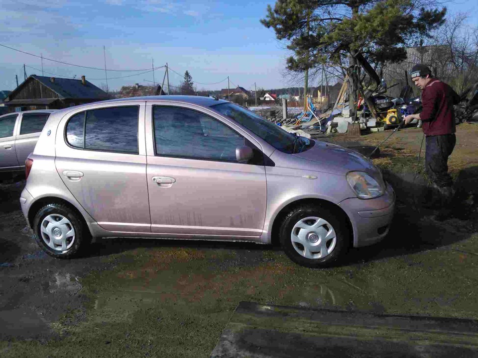 Toyota Vitz Pink