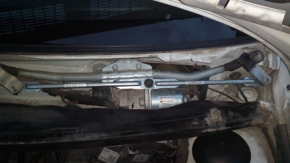 Замена тяг стеклоочистителей. — Skoda Fabia Mk2, 1,6 л, 2012 года ...